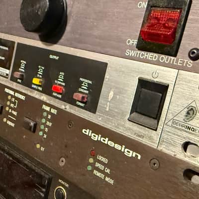Behringer Ultramatch SRC2000 Sample rate convertor. imagen 2