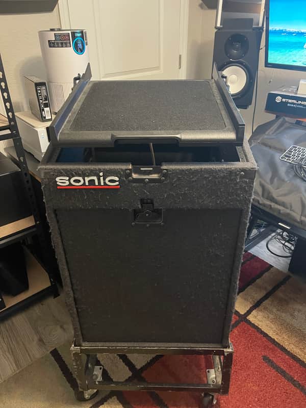 Sonic Rack Box 1993 - Grey carpet image 1