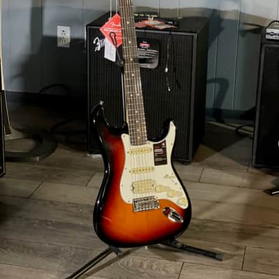 Fender American Performer Stratocaster HSS, Rosewood Fretboard, 3 Tone Sunburst image 2