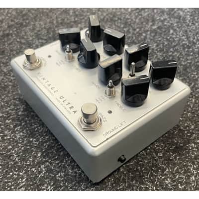 Darkglass Electronics Vintage Ultra Preamp Pedal for Bass Guitar Pre-Owned image 10