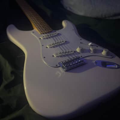 1994 Made In Korea Squier Stratocaster in Olympic White image 4
