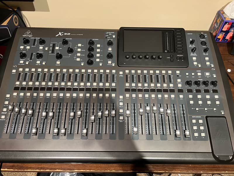 Behringer X32 40-Input 25-Bus Digital Mixing Console