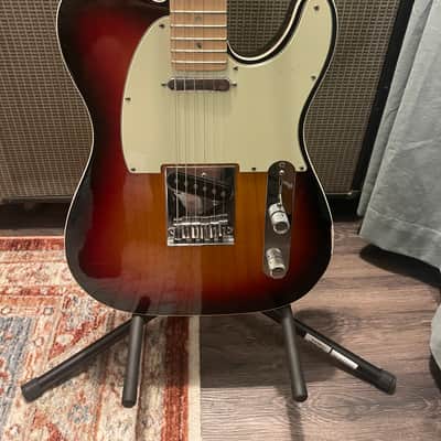 Fender American Deluxe Telecaster with Maple Fretboard 2004 - 2010 - 3-Color Sunburst image 2