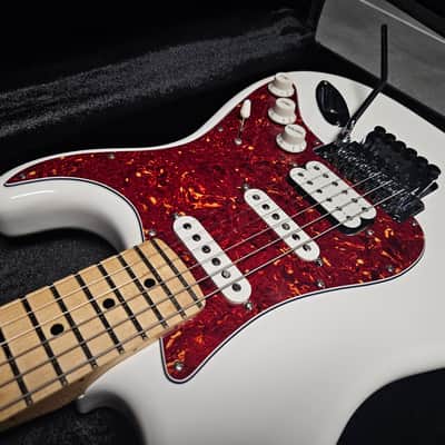 Fender Player Stratocaster Floyd Rose HSS with Maple Fretboard - Polar White image 4