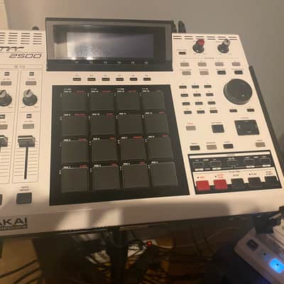 Akai MPC2500 Special Edition 2010 - Weiss