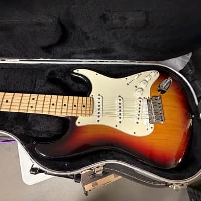 Fender American Series VG Stratocaster with Rosewood Fretboard 2007 - 2009 - 3-Color Sunburst image 2