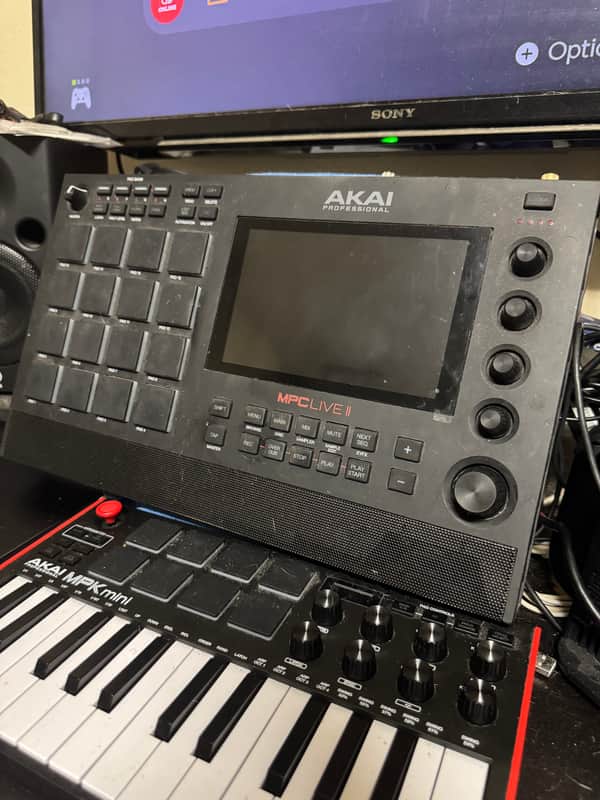 Akai MPC Live II Standalone Sampler / Sequencer