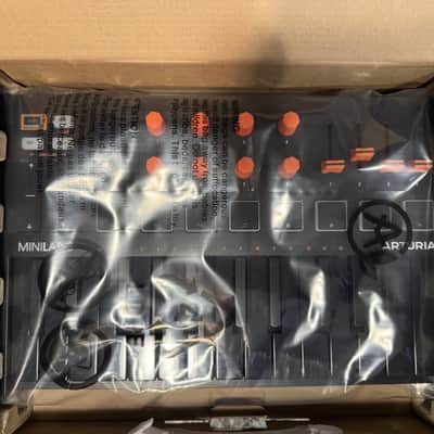 Arturia MiniLab MKIII 25-Key MIDI Controller image 2