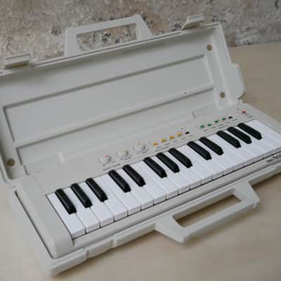 Yamaha • PS-1 Portasound Keyboard (1980) w/Carrying case image 4