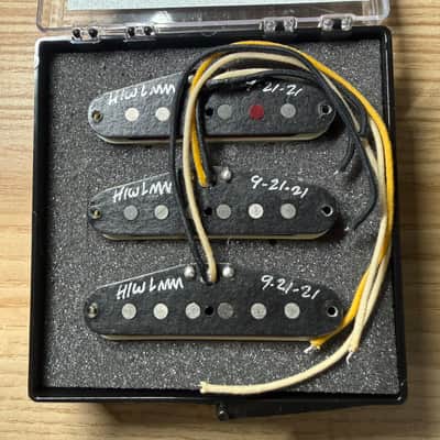 Fender Custom Shop Hand-Wired '57 Stratocaster Pickups 2021 - Aged White image 3