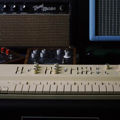 Vongon REPLAY polyphonic synthesizer with multi-mode arpeggiator image 4