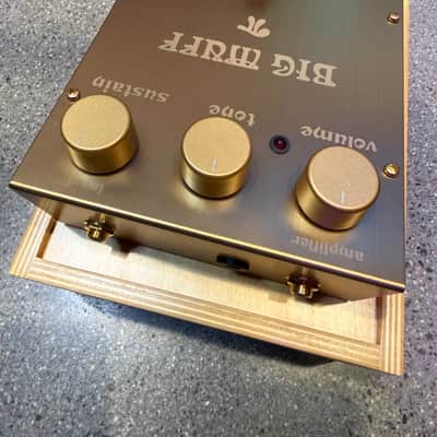 Electro-Harmonix Double Anniversary Big Muff Pi 2024 - Gold image 3