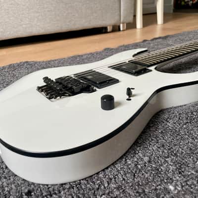 Jackson Pro Mick Thomson Signature Soloist SL2 White image 8