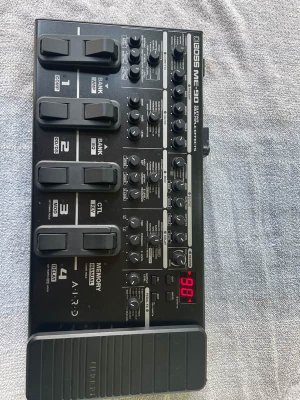 Boss ME-90