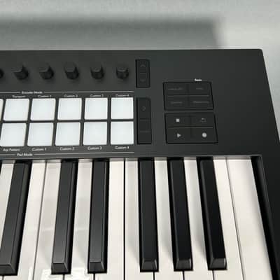 Novation Launchkey 49 MKIV MIDI Keyboard Controller - Black image 6