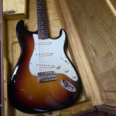 Fender American Vintage II 1961 Stratocaster (Pre-Owned) - 3-Color Sunburst w/ Case image 23