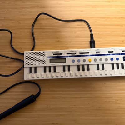 Casio VL-5 VL-Tone with bar code reader 37-Key Synthesizer Keyboard 1980s - White