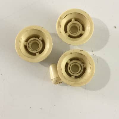 Three Aged White Relic Genuine Fender Knobs Strat Guitar Vintage Reissue 3 Spoke image 4