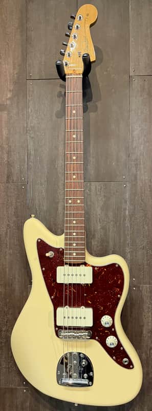 2016 Fender American Professional Jazzmaster Olympic White w/ Original Case in Very Good Condition!
