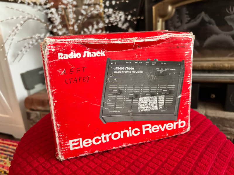 Realistic 32-1110 Desktop Electronic Reverb / Delay 1982 - 1989 - Black image 1