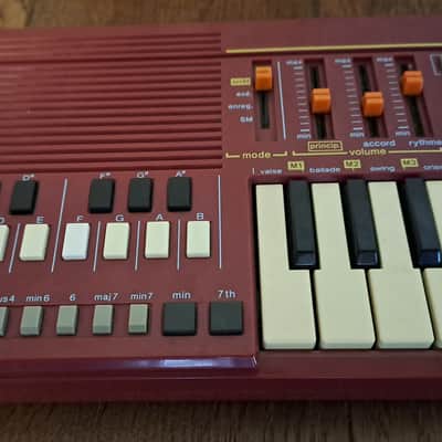 Immagine Yamaha PSS-11 PortaSound 32-Key Mini Keyboard - 6