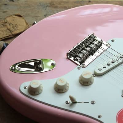 SQUIER "LIMITED Classic Vibe™ '50s Stratocaster Hard Tail, Maple Fingerboard, Parchment Pickguard, Shell Pink" 3, 06 KG image 3