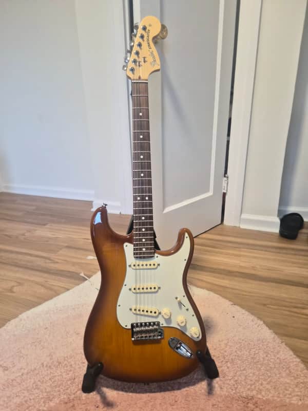 Fender American Performer Stratocaster with Rosewood Fretboard 2018 - Present - Honeyburst