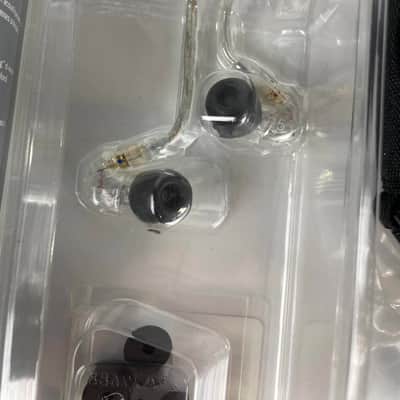 Shure SE215 Single Driver In-Ear Monitors, Clear image 3