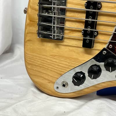 Fender Deluxe Jazz Bass V 5-String Electric Bass image 5