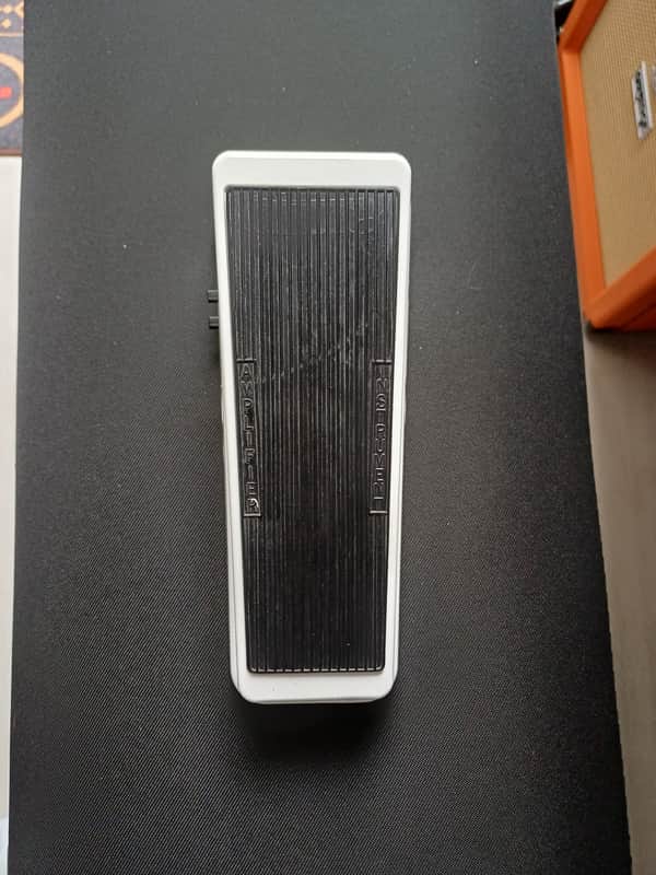 Dunlop 105Q Cry Baby Bass Wah 1999 - Present - White image 1