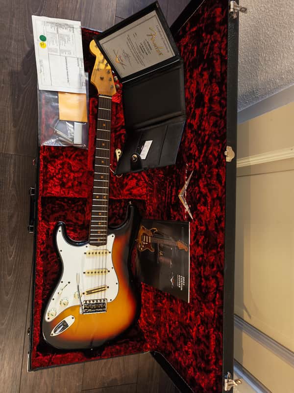 Fender Limited Edition ’65 Stratocaster Journeyman Relic, Left Handed, Rosewood Fingerboard – Faded 3-Color Sunburst 2022