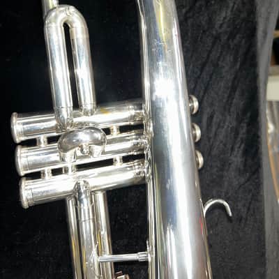 YAMAHA YFH-2310S Standard Flugelhorn; key of Bb; .445" bore; 6" yellow-brass bell Silverplated image 9