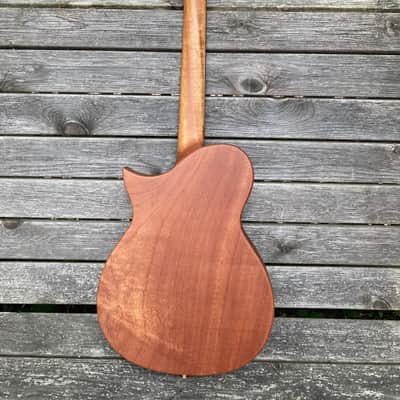 KALA Revelator Nautilus Master Grade Koa Baritone ukulele imagen 2