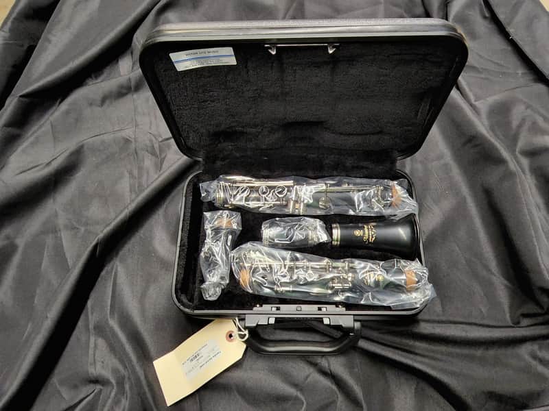 Yamaha Clarinet rental instruments complete with case and accessories original packaging image 1