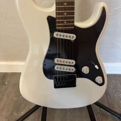 Squier Contemporary Stratocaster Special HT 2021 - Present - Pearl White image 2