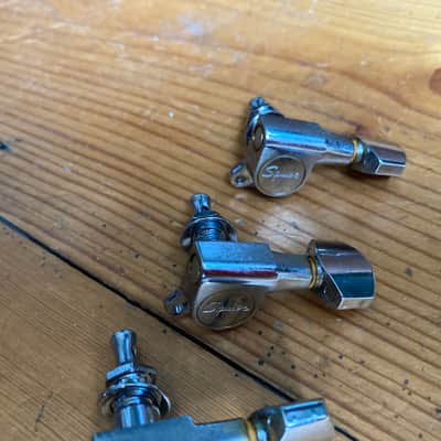 Squier Logo Chrome Enclosed Guitar Machine Heads Tuners 6 - in - line CXS image 4