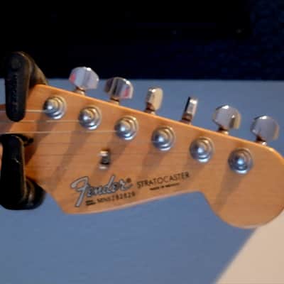 Fender Stratocaster 1998 - Black New Pickups and push-pull image 4