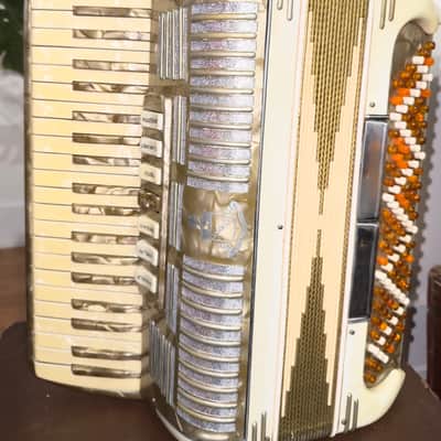 Noble Piano Accordion, 41/120, LMH, 7 registers, Made in Italy, in excellent playing condition and very good cosmetic condition image 6