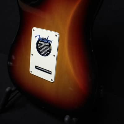 FENDER AMERICAN STRATOCASTER 2002 - 3 TONE SUNBURST image 9