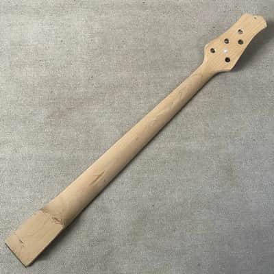 Tagima Wood 5 String Bass Maple Neck, Rosewood 24 Frets Fretboard image 6
