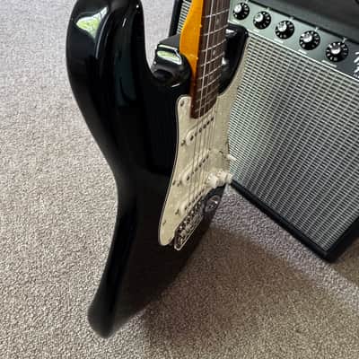 Squier Classic Vibe '70s Stratocaster with Laurel Fretboard 2019 - Present - Black image 12