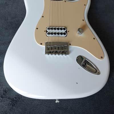 Squier Tom DeLonge Stratocaster 2001 - 2003 - White image 3