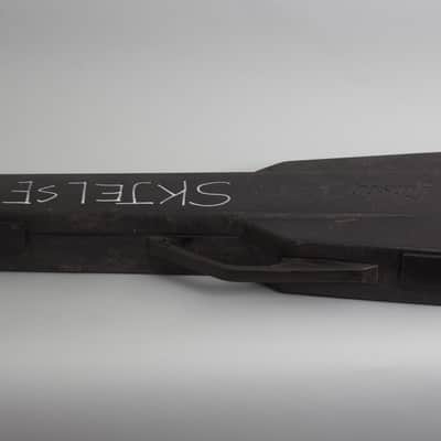 Gibson  Les Paul Pro Deluxe Solid Body Electric Guitar (1977), ser. #06113357, original molded black plastic hard shell case. image 11