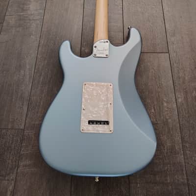 Fender American Elite Stratocaster 2018 Satin Ice Blue Metallic Limited Edition w/ Case image 4