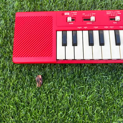 Immagine Casio PT-10 29-Key Mini Synthesizer 1980s - Red - 2