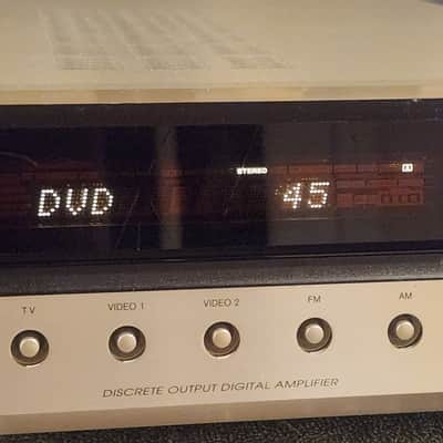 Onkyo Onkyo's TX-LR552 is a 6.1-channel home theater receiver 90s  - Grey metal case image 2