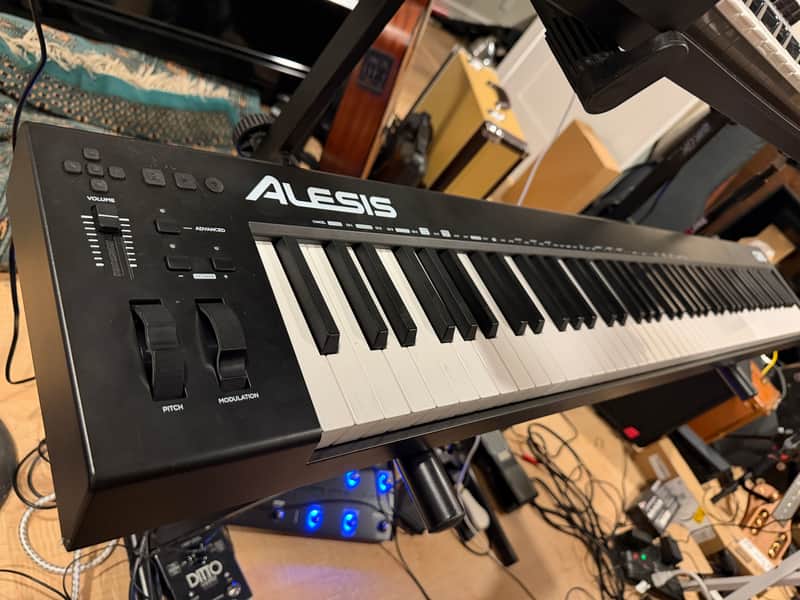 Alesis Q88 MKII 88-Key USB MIDI Keyboard Controller 2021 - Present - Black image 1