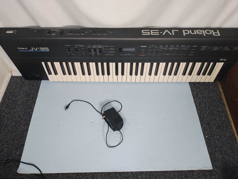 Roland JV-35 Expandable Synthesizer - Black image 1