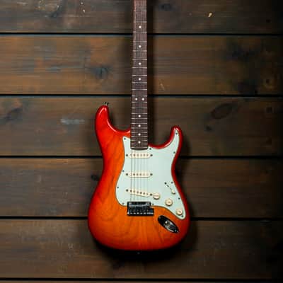 Fender Custom Shop Custom Deluxe Stratocaster image 2