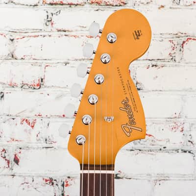 Fender - Vintera III Late '60s Stratocaster - Electric Guitar w/ Rosewood Fingerboard - Ocean Turquoise - w/ Deluxe Gigbag image 4